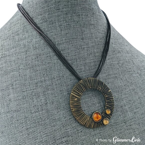 Boho Textured Open Circle Pendant Necklace - Picture 3 of 11